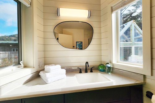 Plenty of space to share on the vanity.