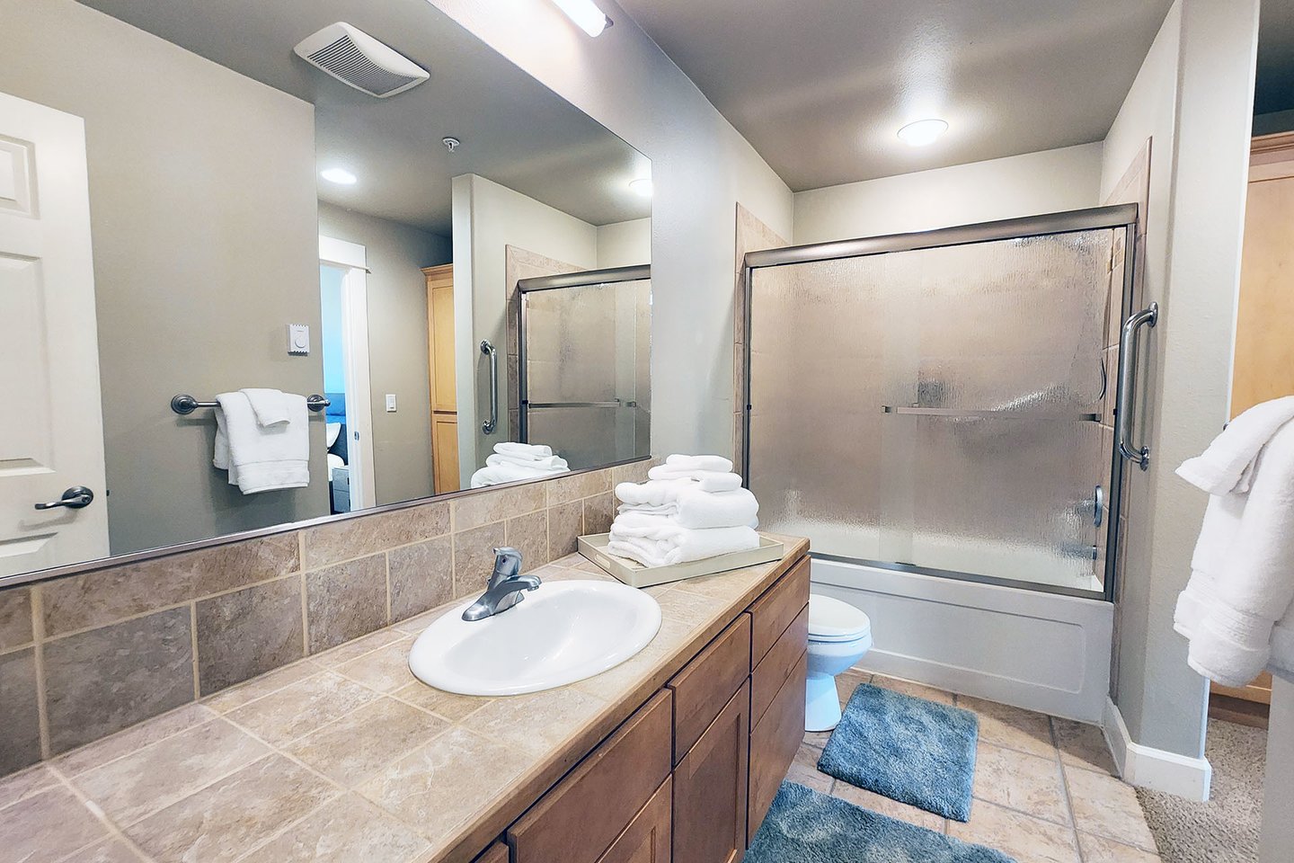 Large second bathroom for added privacy.