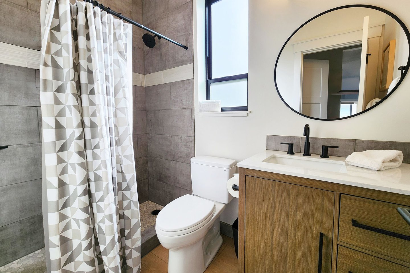 Full bath on the main floor.