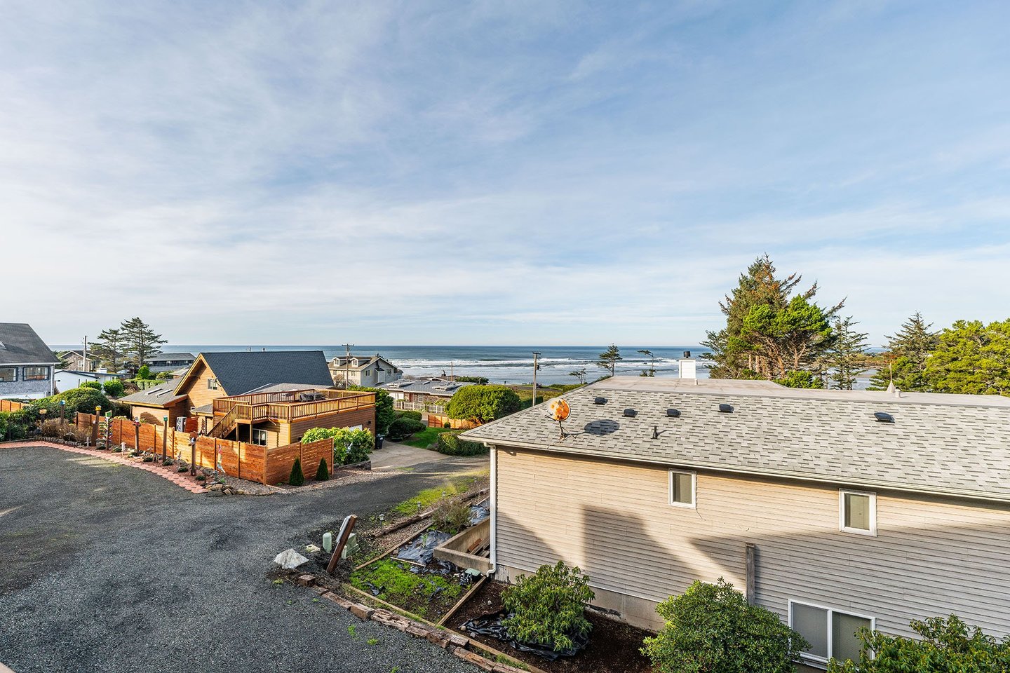 Drive up to this wonderful home with ocean views!