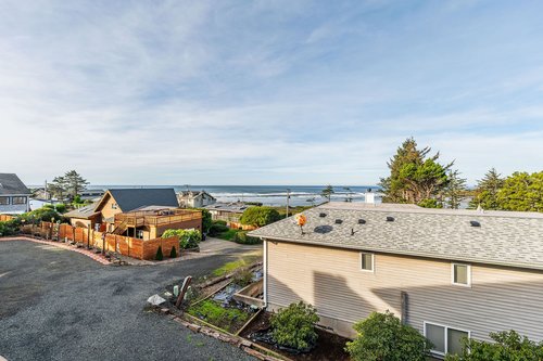 Drive up to this wonderful home with ocean views!
