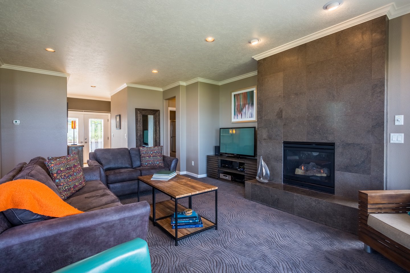 The design is clean and modern and contemporary.