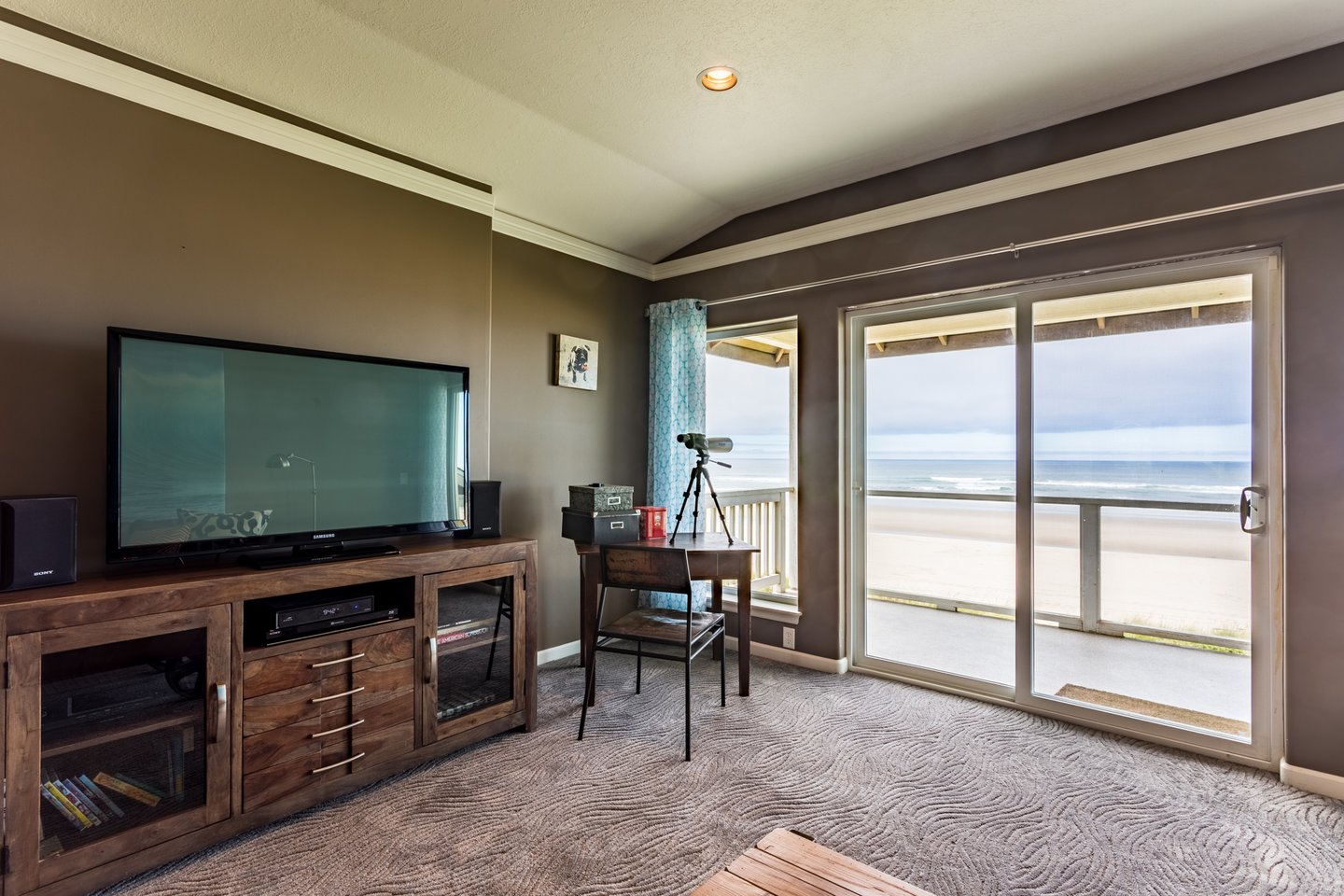 Enjoy your favorite sporting event or movie on this large screen television (and the ocean views)!