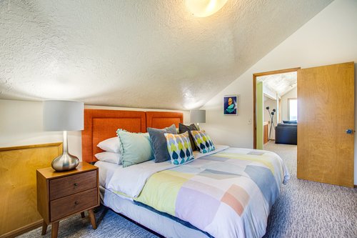 Relax in colorful comfort!