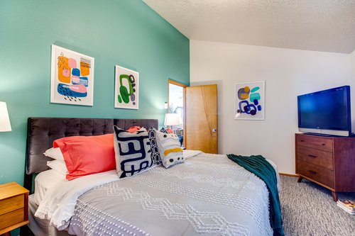 The comfy king bed can be split into two twins with prior notice.