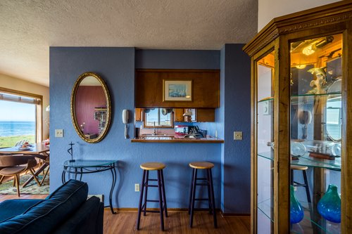Keep the cook company and enjoy the views at the breakfast bar.