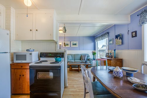 Classic cottage dining for family meals