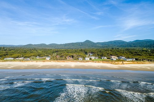Beachwood Cottage sits on a small bluff with wonderful ocean views.