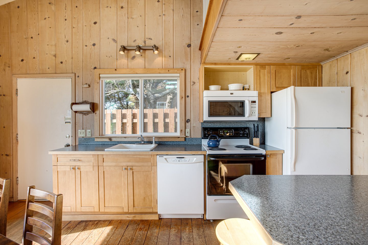 Have a cup of Joe or make that wonderful homemade breakfast in our full kitchen!