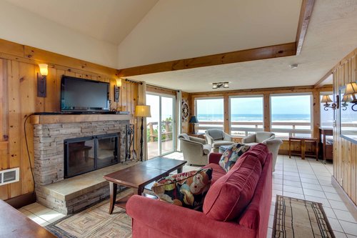 (The fireplace is non-functioning)
The ocean views make this space a wonderful spot!