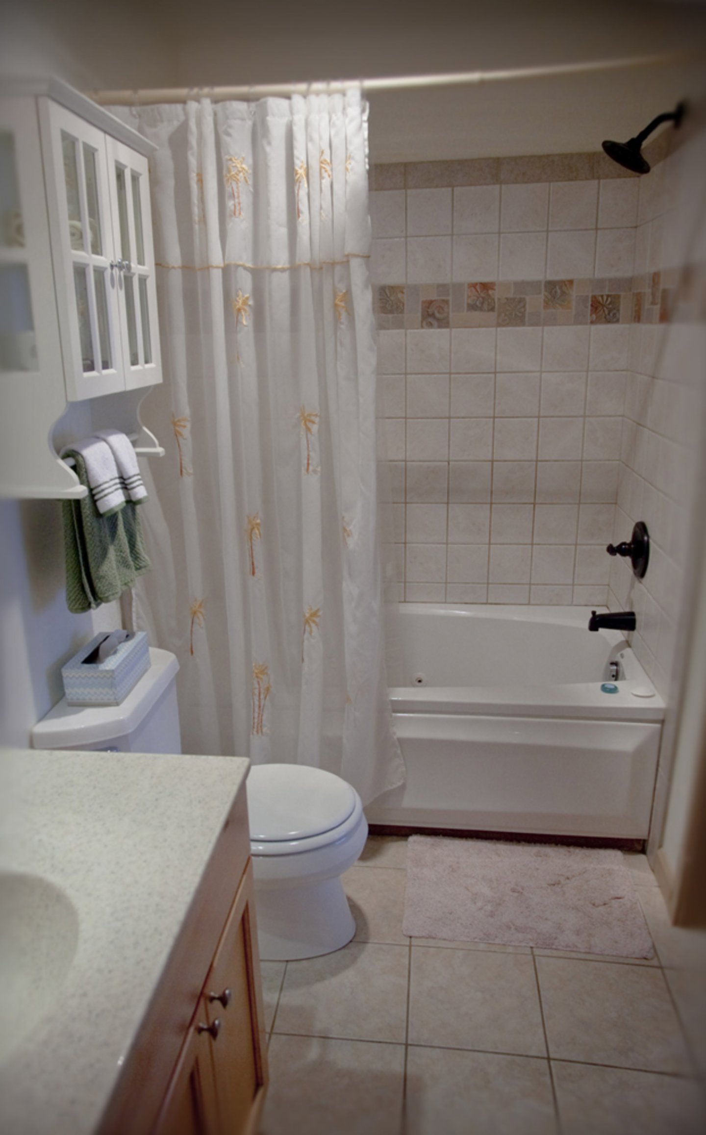 Upstairs bath for the family.