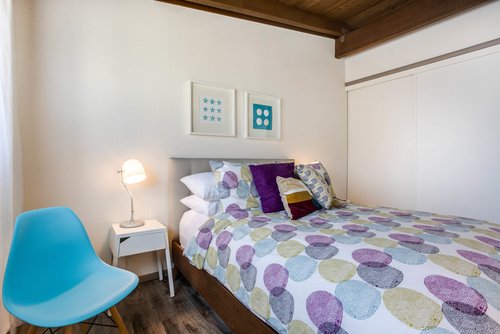 Contemporary comfort with queen bed.