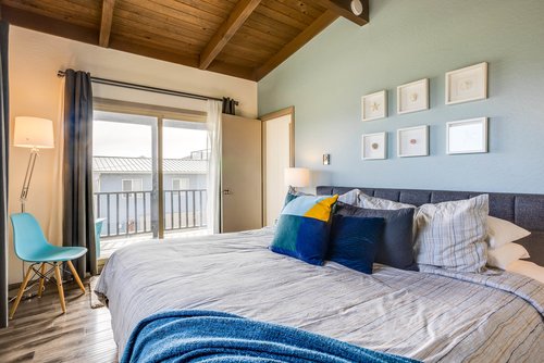 Upstairs bedroom with its own deck for bridge views.
