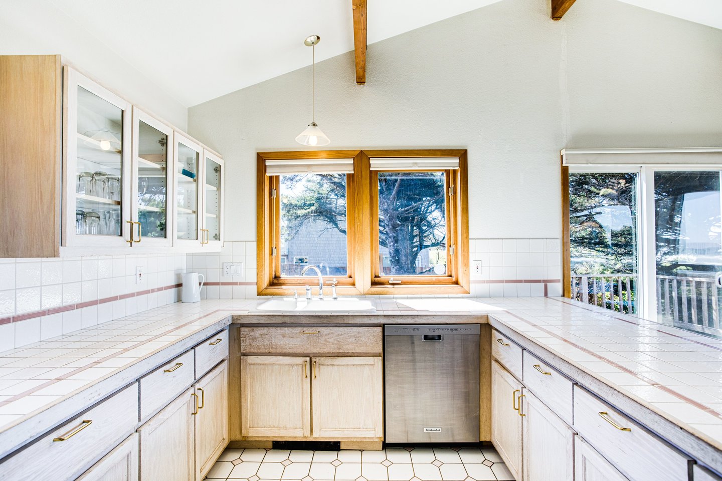 You'll love cooking in this bright kitchen.