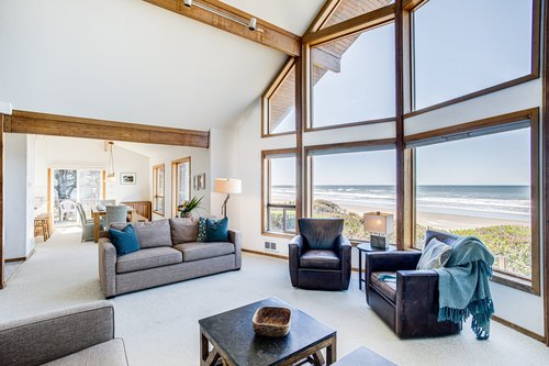 Ocean front views and vaulted ceiling in the living room.
