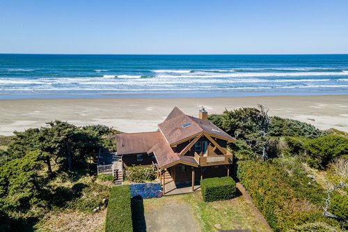 Watch the mightly Pacific from this wonderful home.