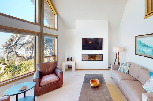 Relax and watch the waves, the fire or the tv right from the living room.