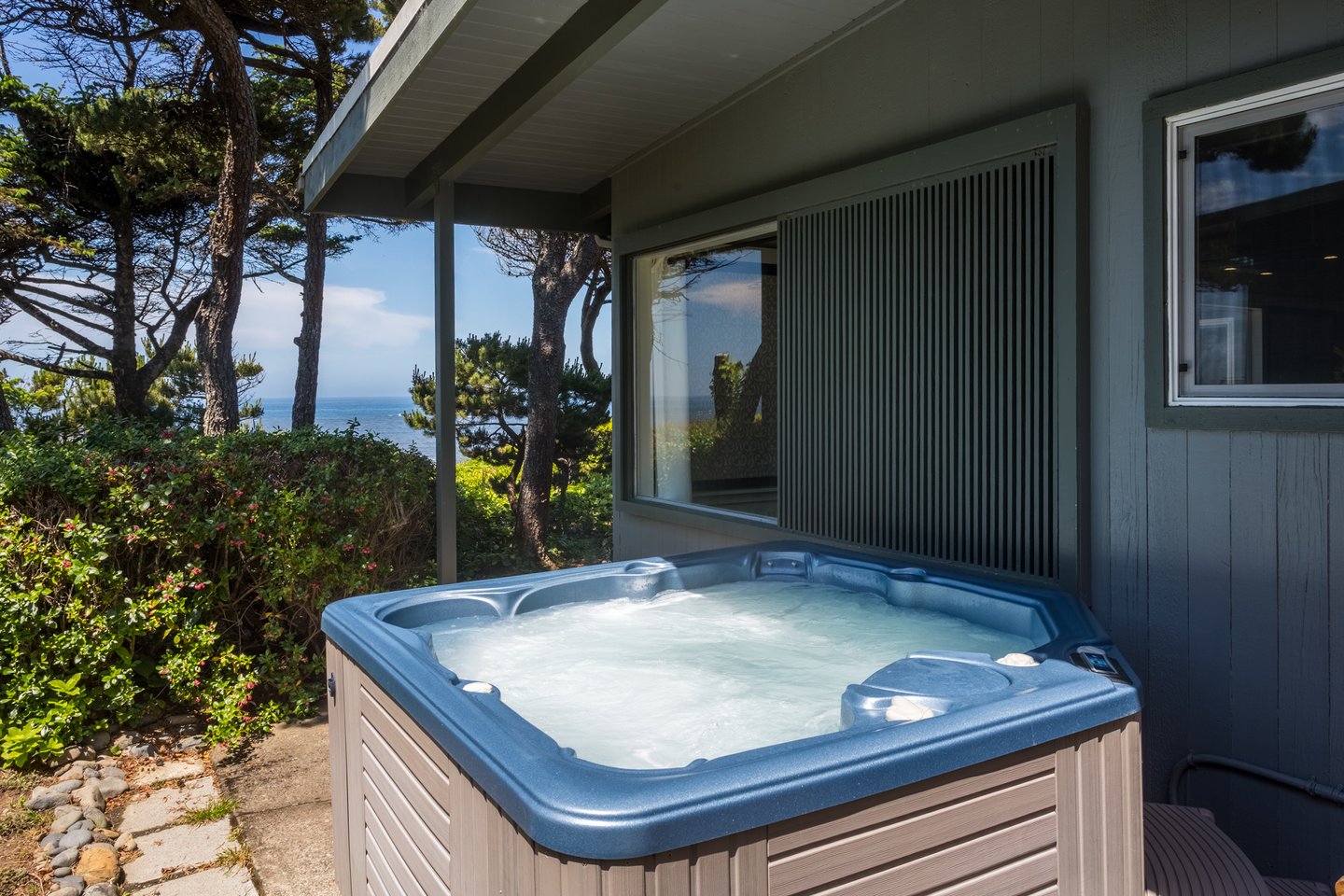 Ocean view hot tub.