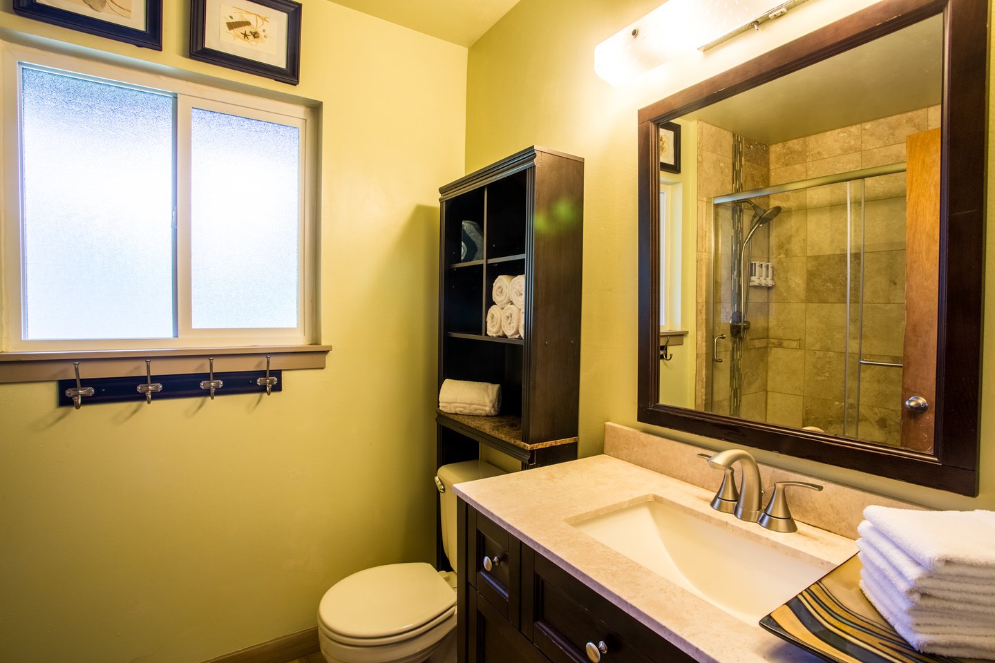 Tile bath, clean and spacious.