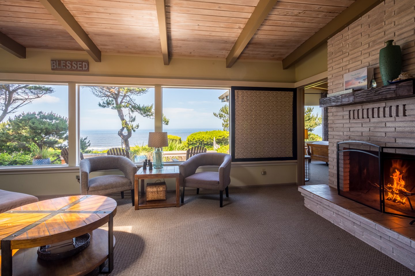 You will love this one story home's dramatic ocean views.