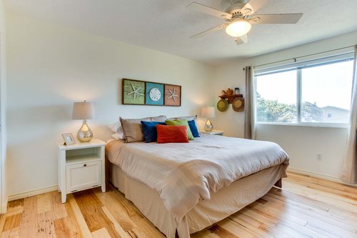 Sleep to the sound of the waves in the king bed with bath ensuite.