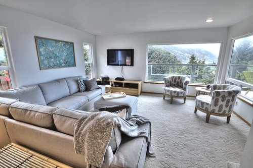 Harmonious comfort and contemporary design features.