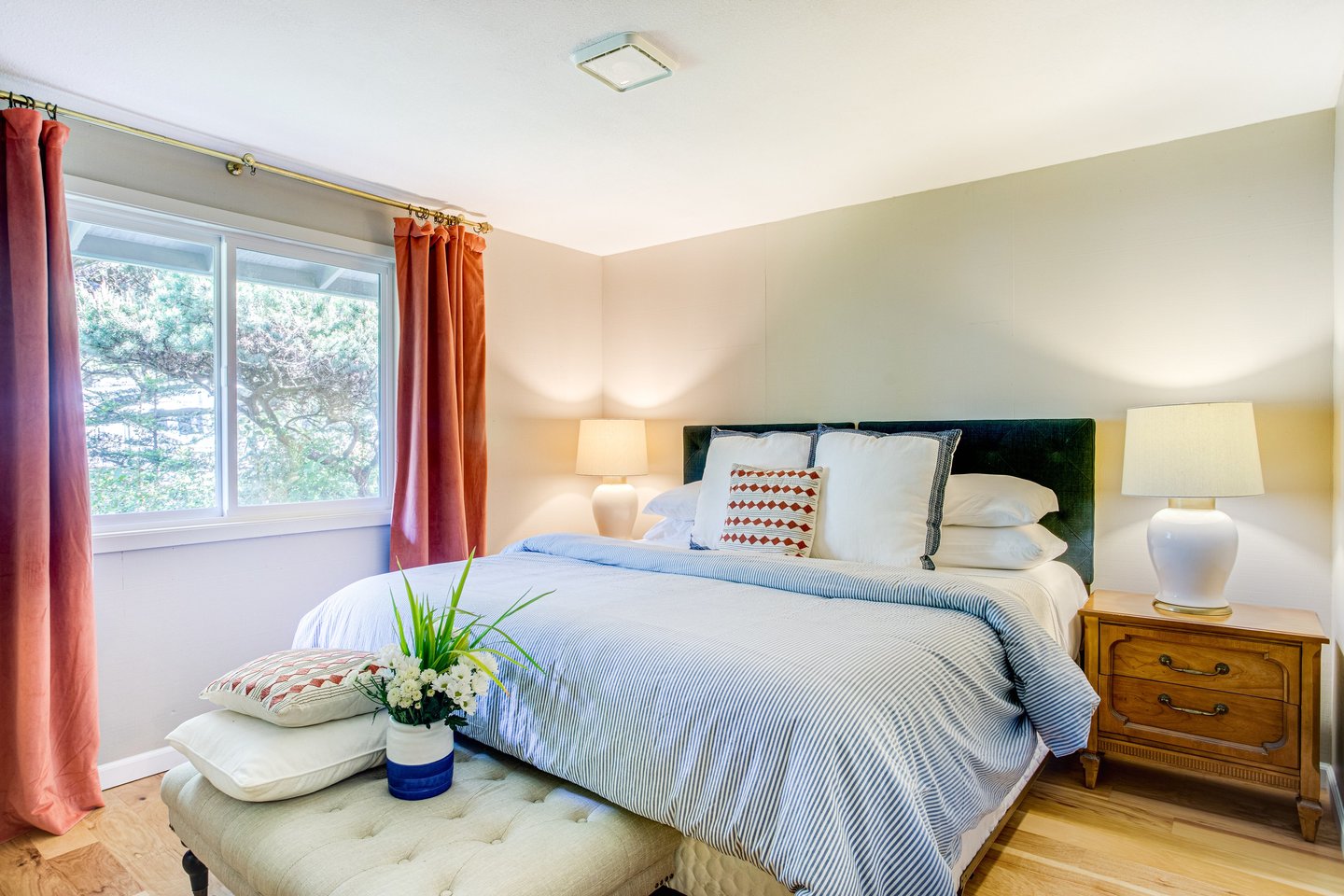 This bedroom has a king bed that can be split into two twins with prior notice!