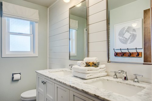 Double vanity in the bathroom.