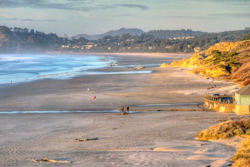 Take walks on the sandy Nye Beach.