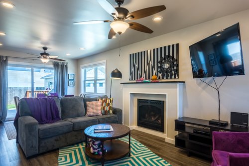 The open floor plan accents the lively and enchanting color scheme.