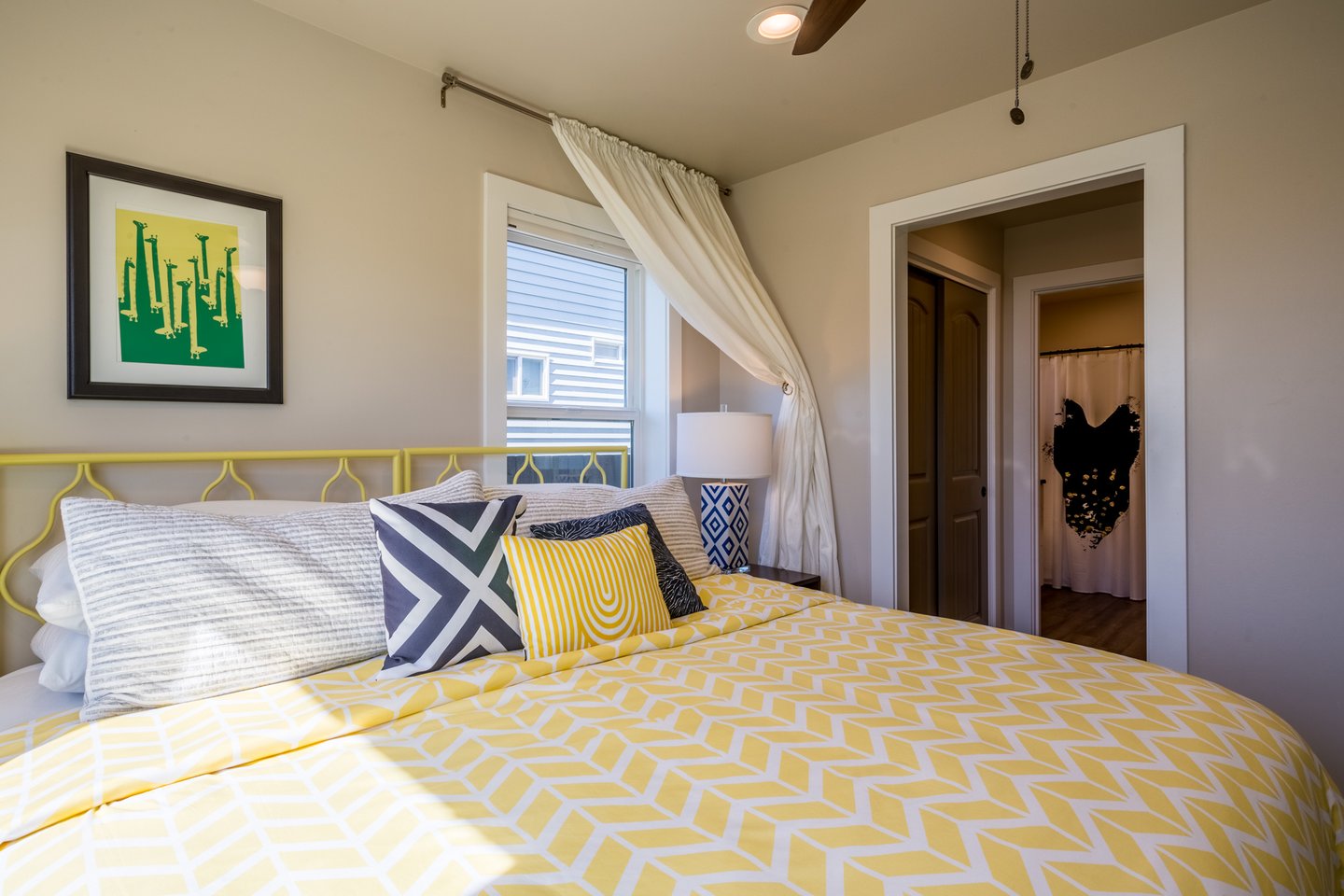 This King bed can be split into two Twins with prior notice.