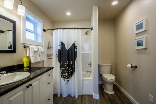 This ensuite bath is clean and well appointed.