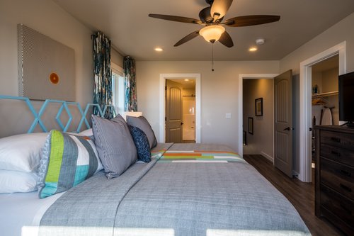 The King bed can be separated into two Twins with prior notice.