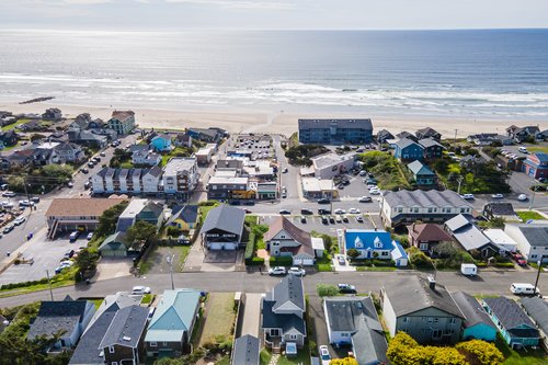 Enjoy your getaway in walking distance to the water at Nye Beach.