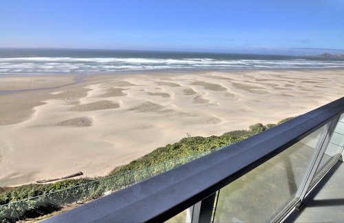 Nye Beach is just a short walk from the condo.