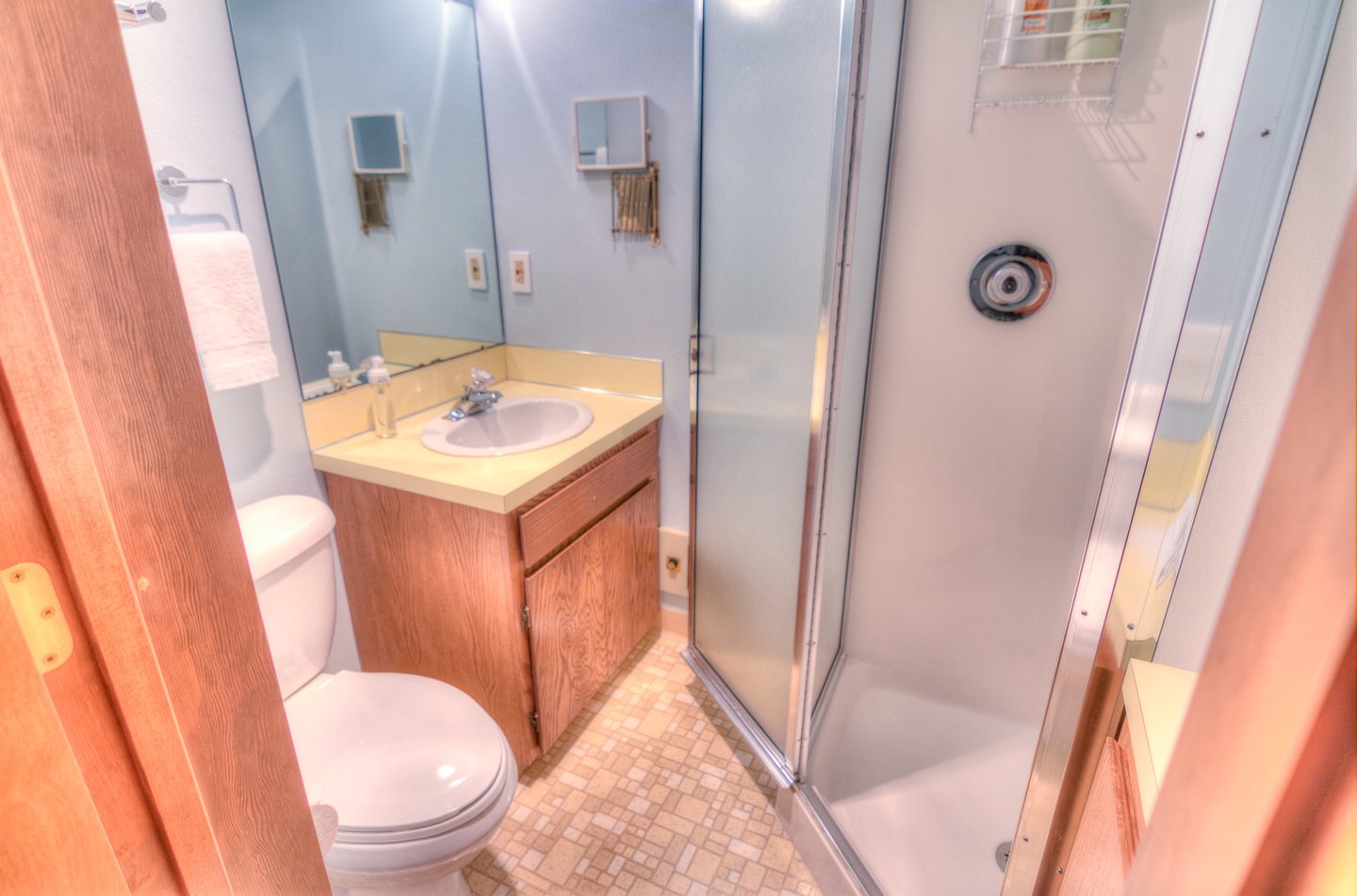 Master ensuite bath.