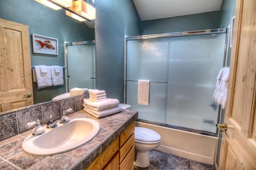 Mainfloor bath