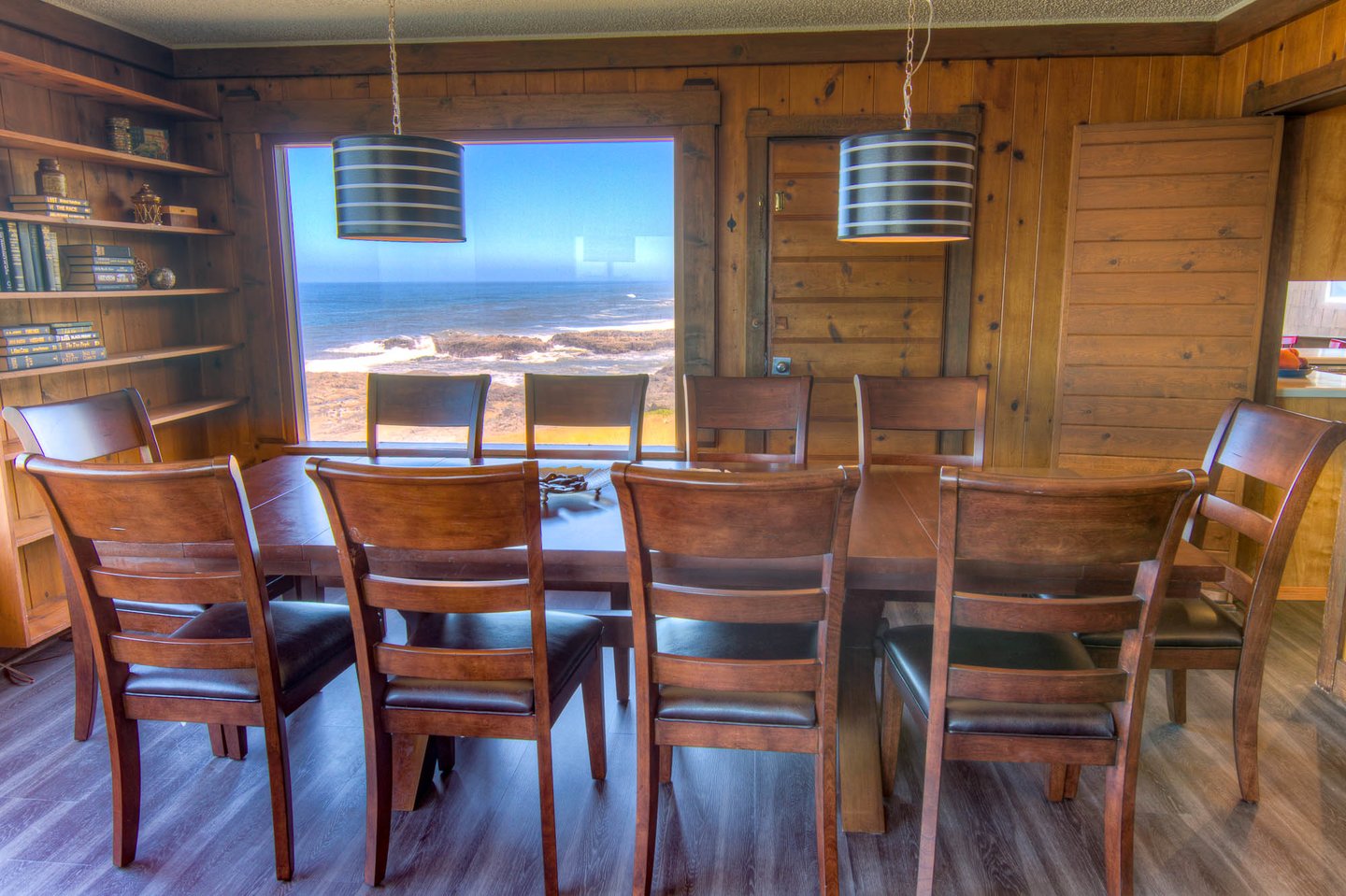 Large dining table for family meals, again with spectacular views!
