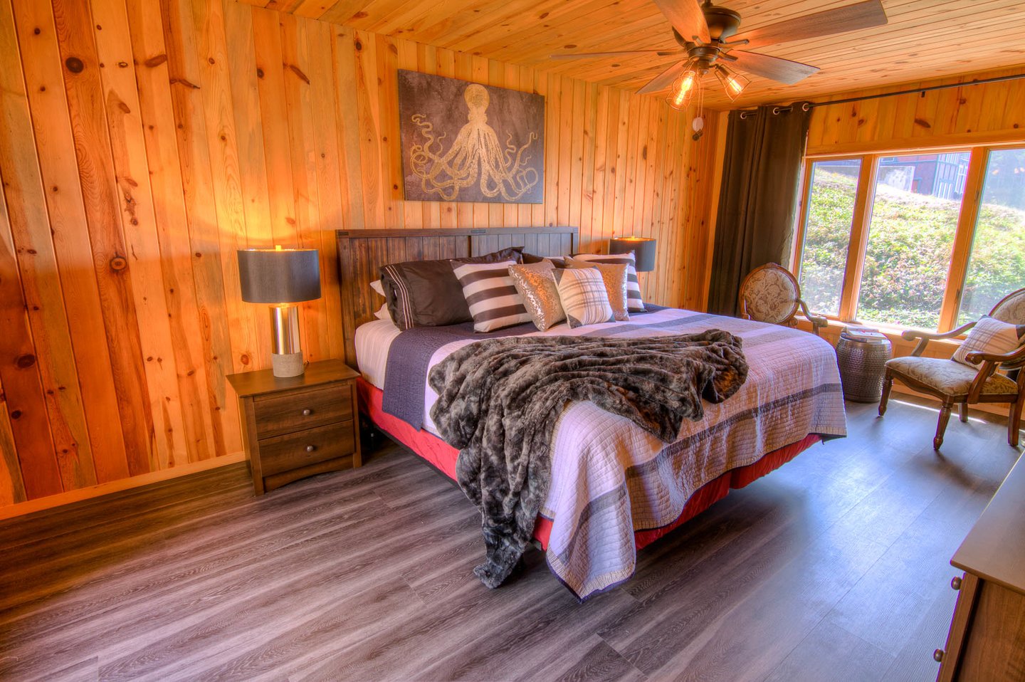 Enjoy the spacious primary bedroom on the main floor. King bed can be split in to 2 twins with prior notice.