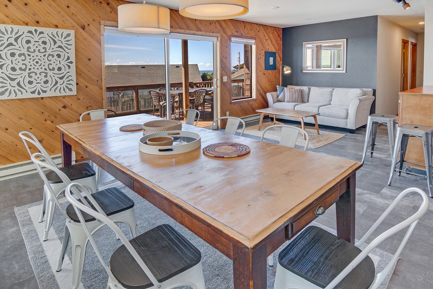 Open and sunny kitchen/dining area.