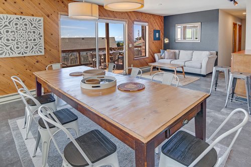 Open and sunny kitchen/dining area.