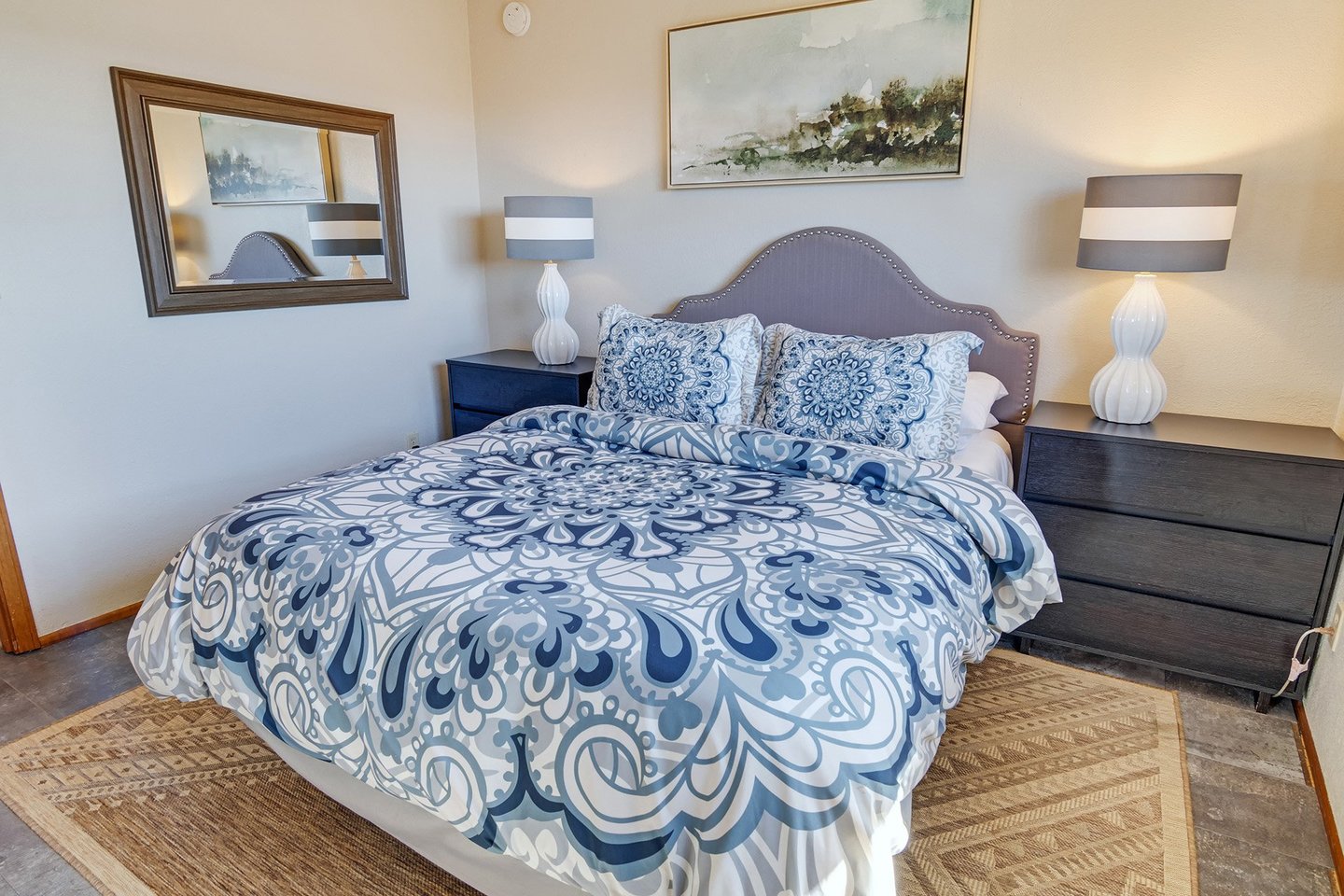 Fall asleep to the sound of the waves when you open the window to this ocean facing room.