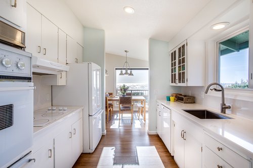 Full kitchen perfect for cooking up something wonderful.