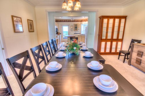 Large dining table perfect for those group meals.