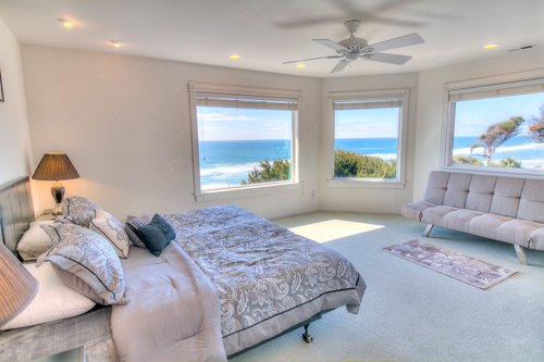 Second floor bedroom 3 with king bed that can be split in to 2 twins with advanced notice. Also has a twin futon!