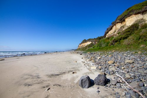 Enjoy the miles of sandy beach to the north or take a short stroll south to Seal Rock