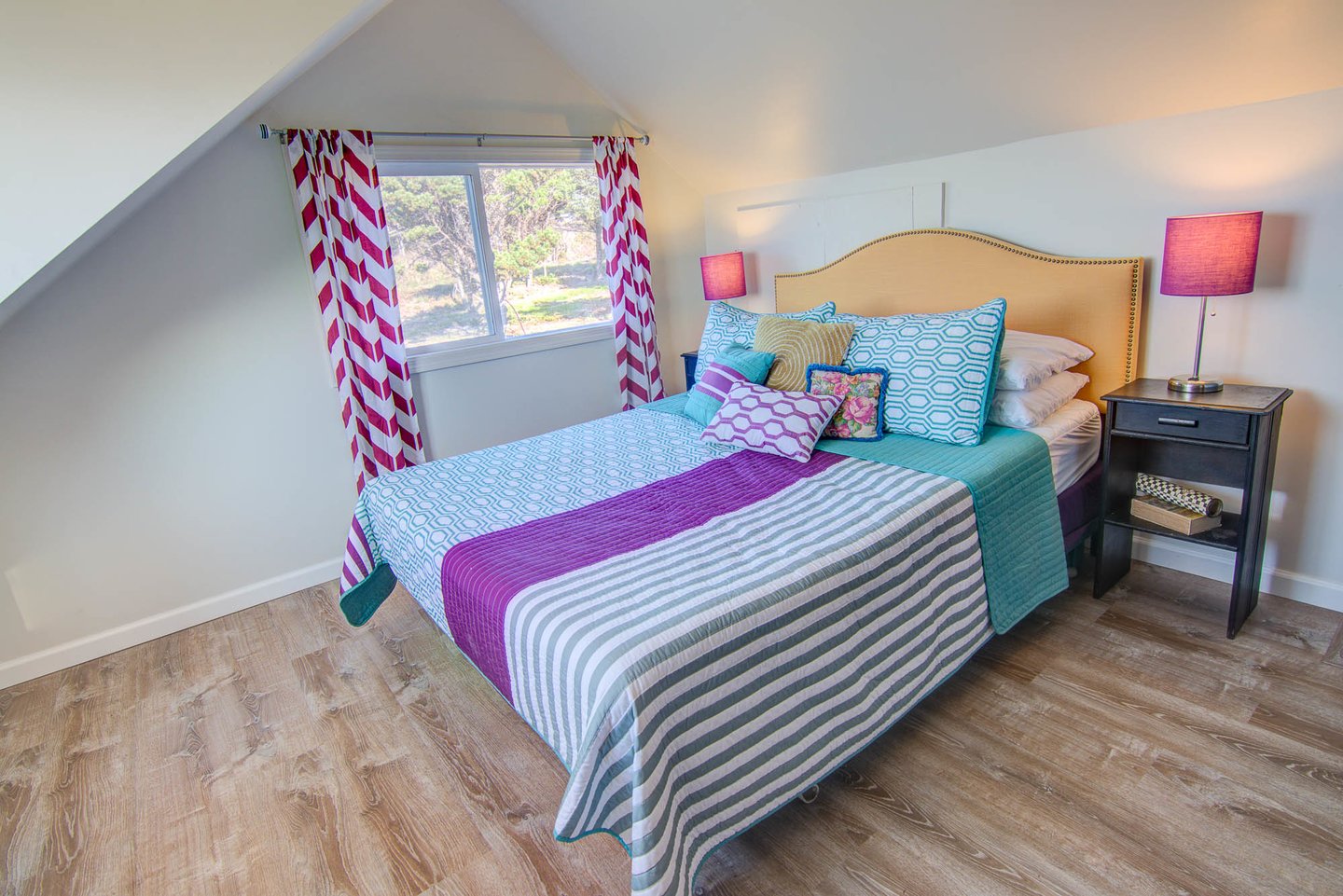 Snuggle up in this queen size bed and enjoy the ocean views.