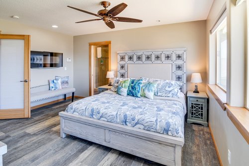 The upper level master bedroom has an ensuite bath for your convenience.