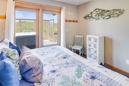 What could be better than direct hot tub access from you bedroom?