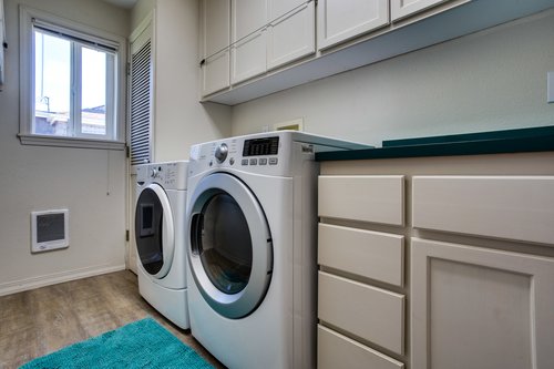 This home has washer/dryer for guest use.